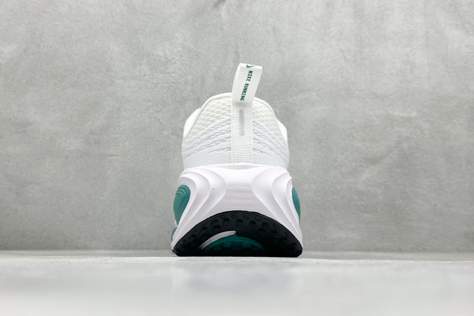 耐克Nike Air Zoom Vomero Plus纯原版本白绿色减震透气跑鞋 莆田耐克代理 货号：HV8154-100