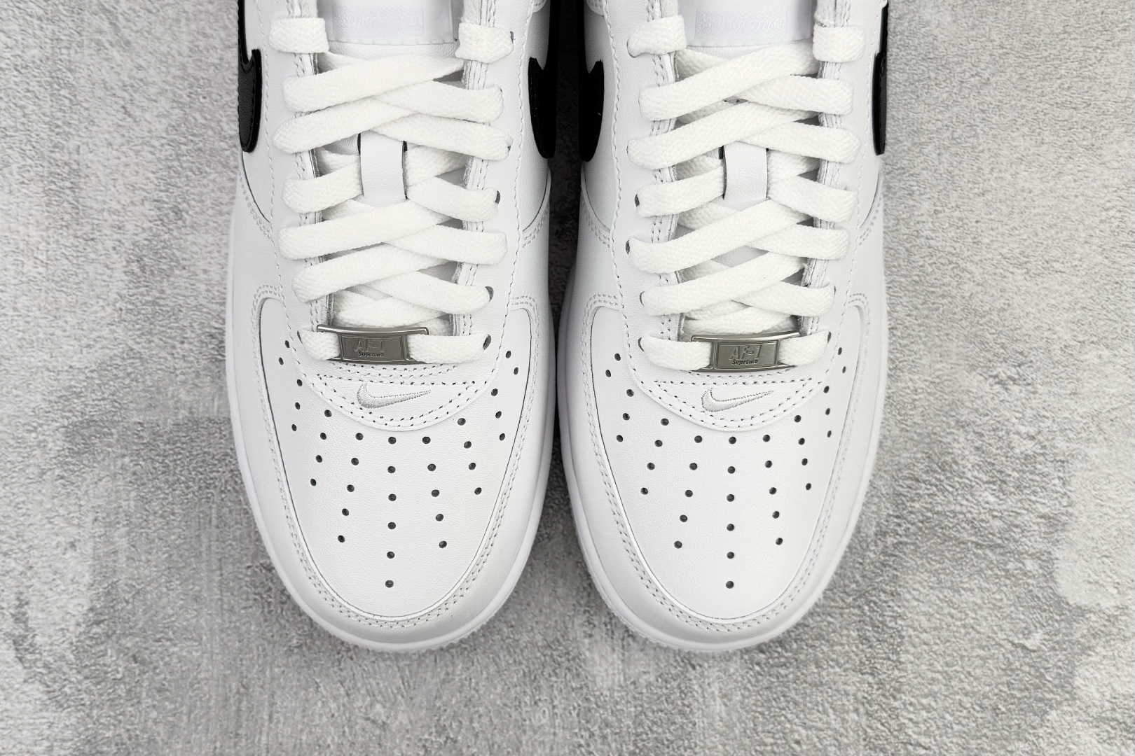 耐克Supreme x Nike Air Force 1 Low SP纯原版本Supreme联名AF1空军一号白黑勾低帮运动板鞋 莆田耐克代理 货号：CU9225-102
