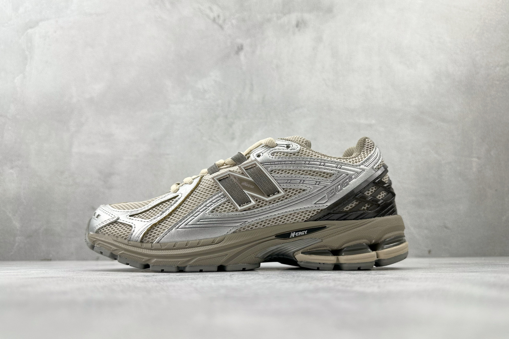 新百伦New Balance 1906纯原版本NB1906棕褐色复古跑鞋 莆田新百伦货源 货号：U1906RCP