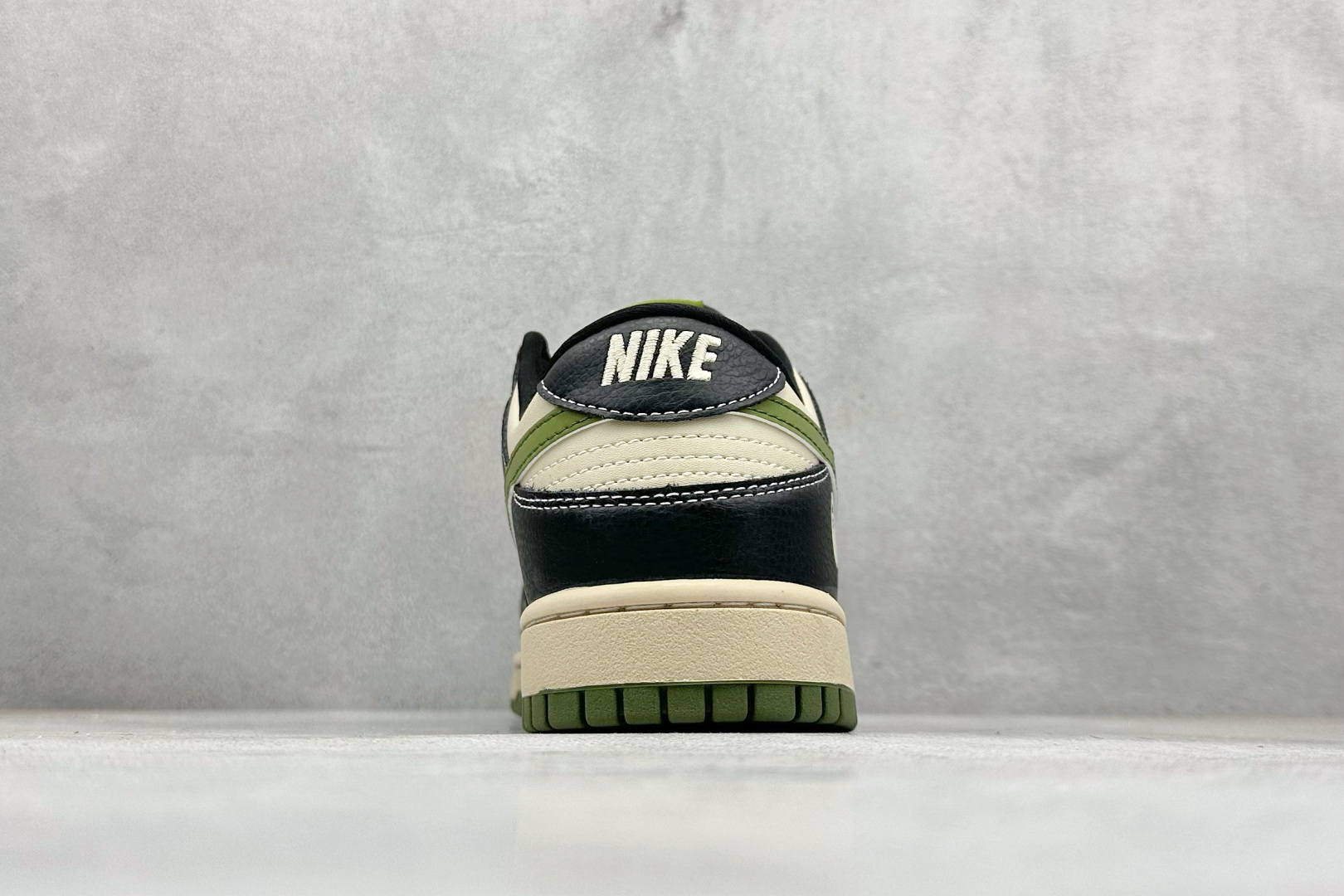 耐克Nike SB Dunk Low纯原版本猿人头联名SB Dunk 迷彩绿勾低帮板鞋 莆田耐克档口 货号：SJ8888-003