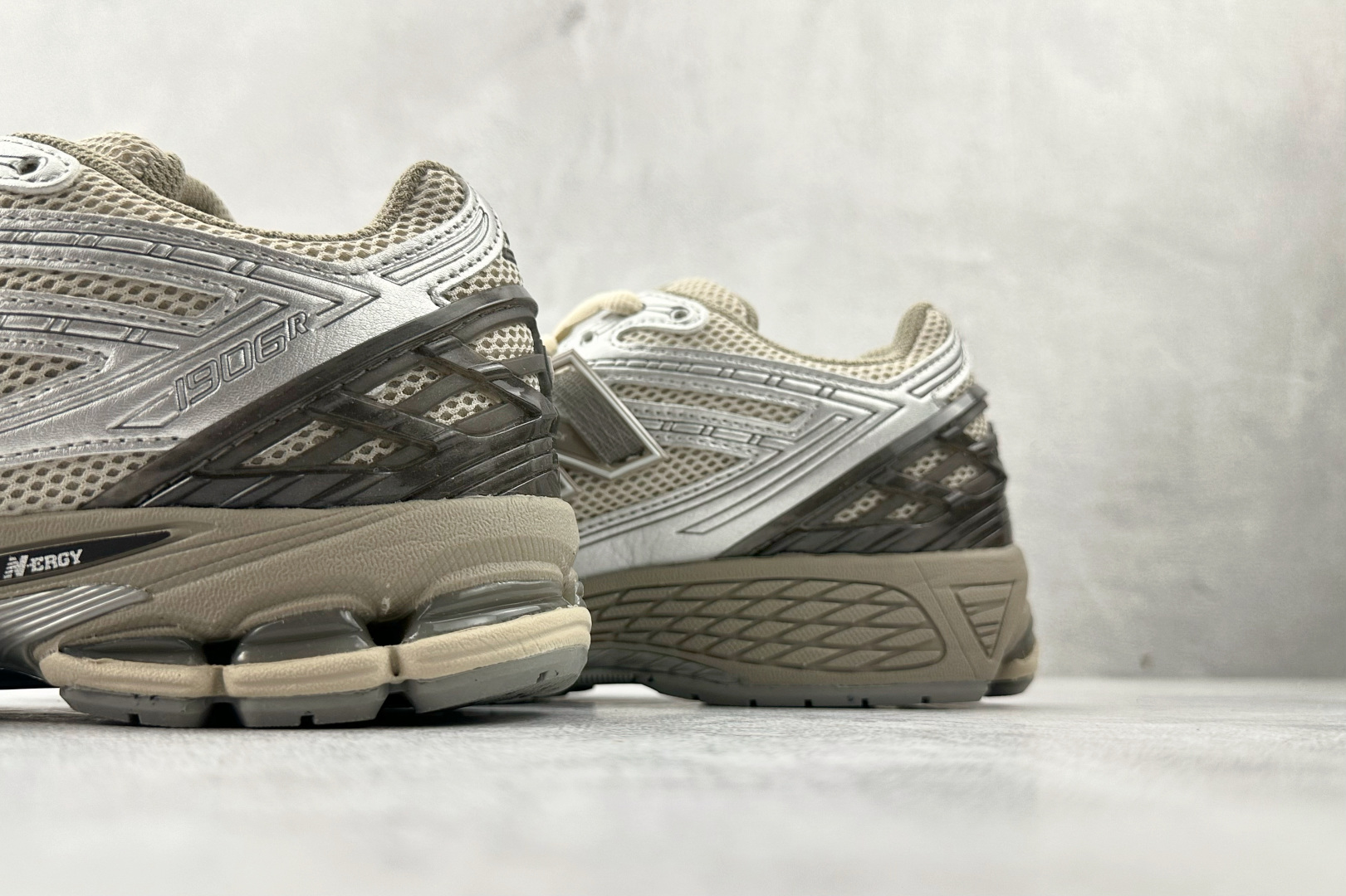 新百伦New Balance 1906纯原版本NB1906棕褐色复古跑鞋 莆田新百伦货源 货号：U1906RCP